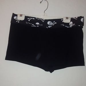 Womens black & white skull/crossbones yoga shorts